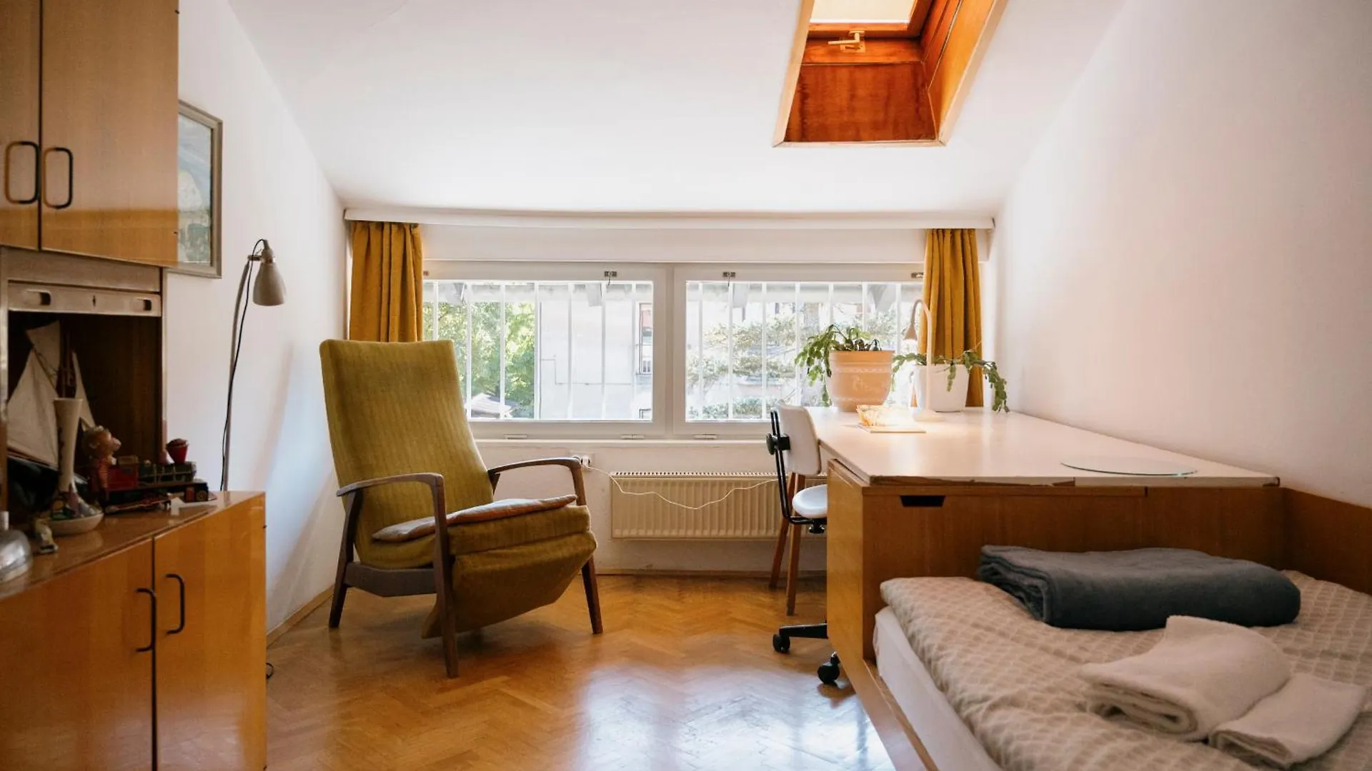 Ljubljana C17 4-Bedroom Private Row House With Garden And Parking 0*,  スロベニア