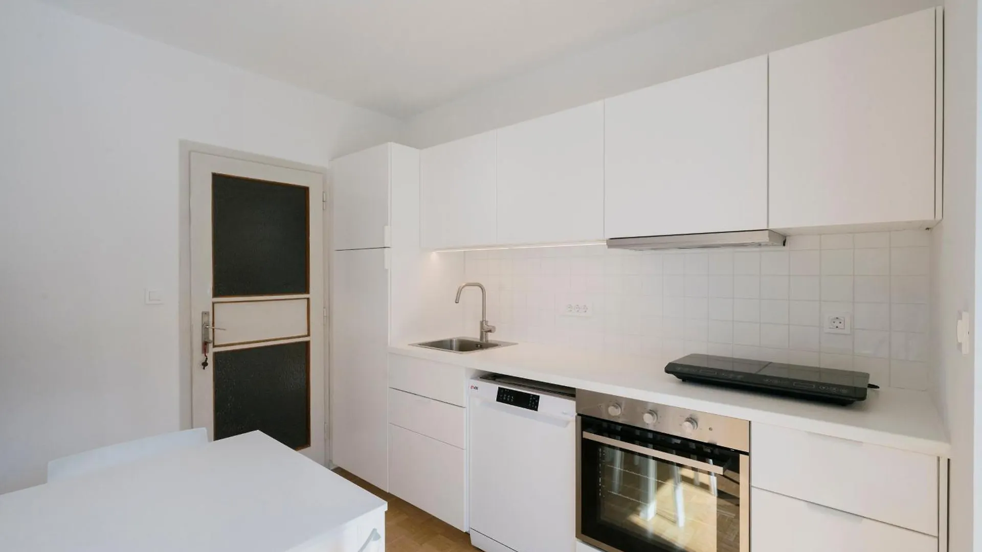 Ljubljana C17 4-Bedroom Private Row House With Garden And Parking 0*,